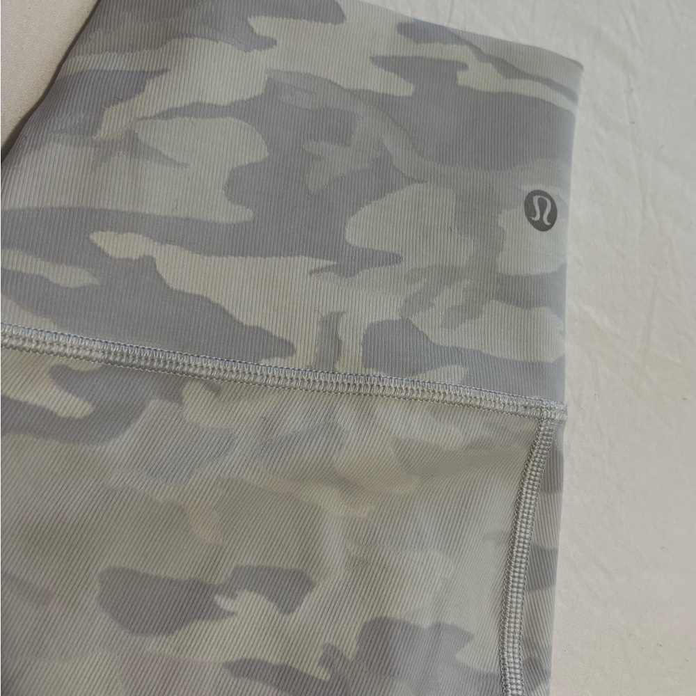Lululemon Wunder Under High Rise Tight 28” - Picture 2 of 8